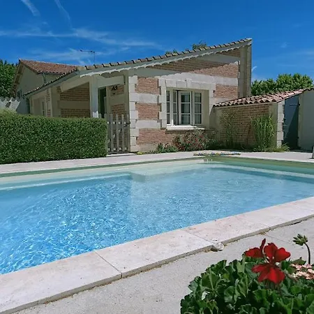 Gite Lachevalle Saint-Jean-dʼAngély Extérieur photo